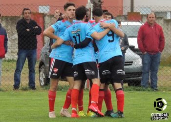 Quenumá no pudo con Roberts y desaprovechó su chance de subirse a la punta