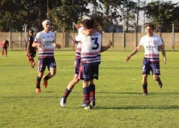 Atlético Quenumá es el único líder del Apertura