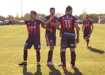 Atlético Quenumá sigue imparable y recuperó la punta del Apertura