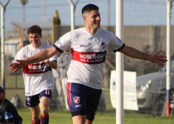 Atlético Quenumá lidera el Apertura en soledad