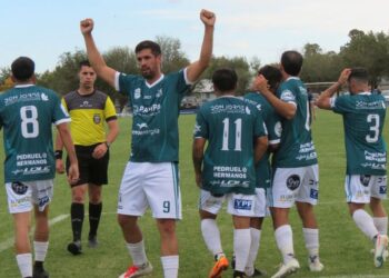 Newbery goleó a Unión y se subió a lo más alto