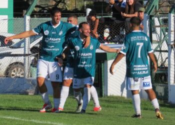 Jorge Newbery sigue liderando el Apertura