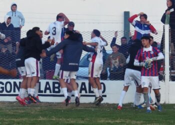 Juventud Unida es el único líder del Apertura