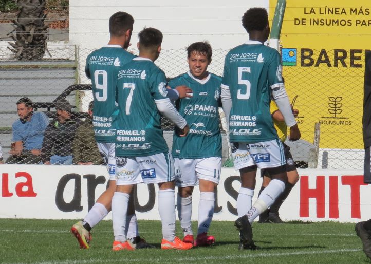 Jorge Newbery es el único puntero del Clausura
